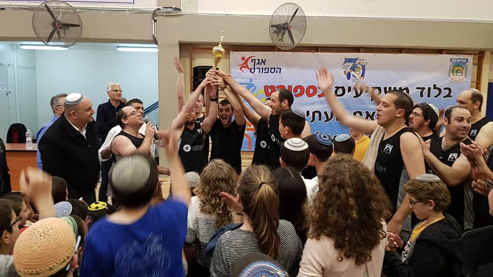 קבוצת המרכזי זכתה באליפות ליגת הקהילות בכדורסל בלוד