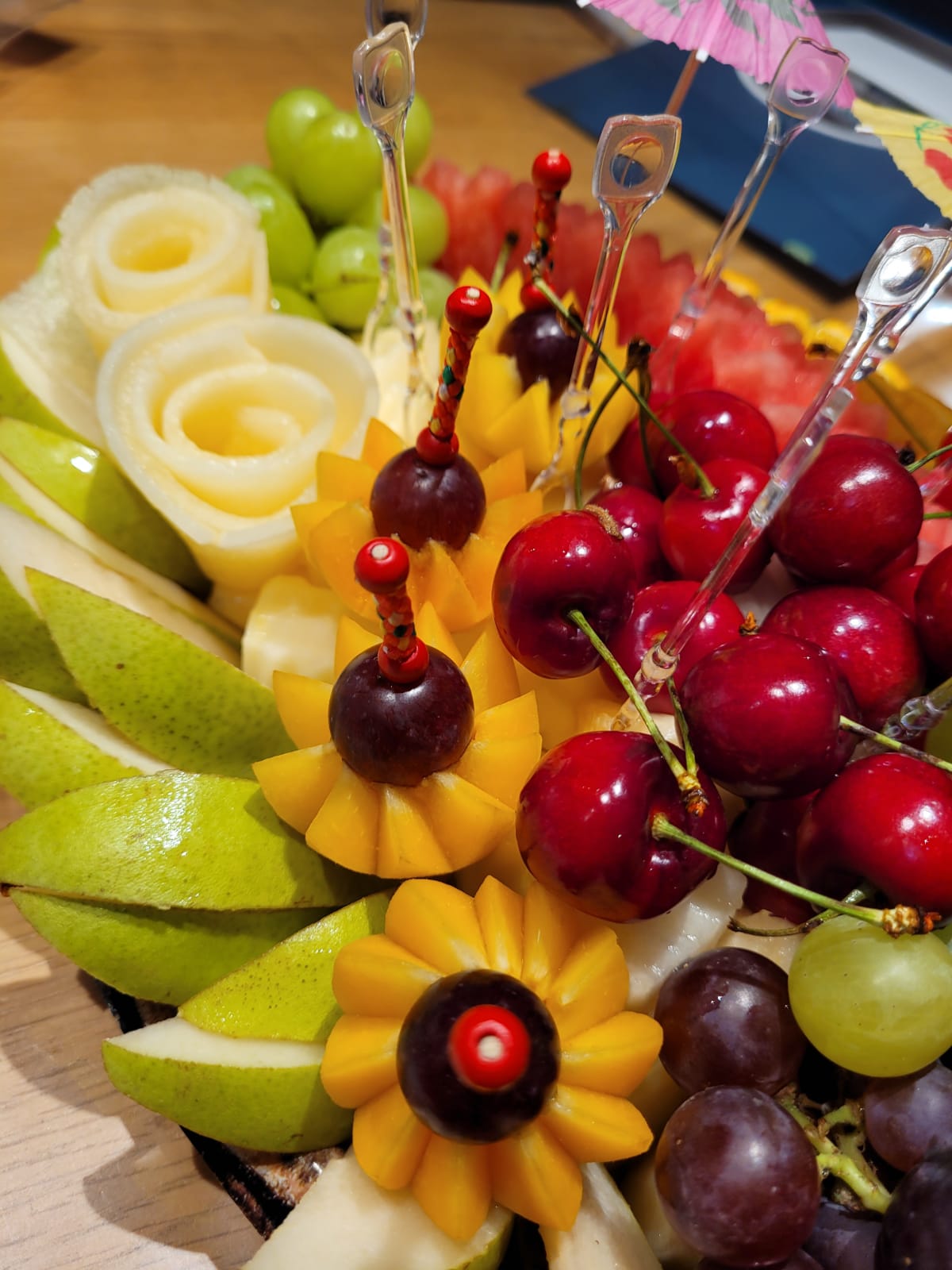 מתי ואיך לבצע הזמנה של מגשי פירות מיוחדים?